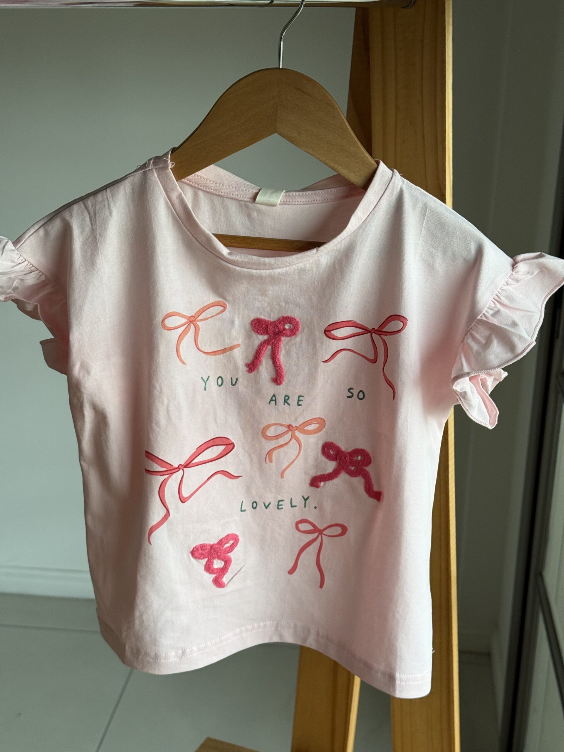 REMERA MOÑO ROSA . LÍNEA IMPORTADA