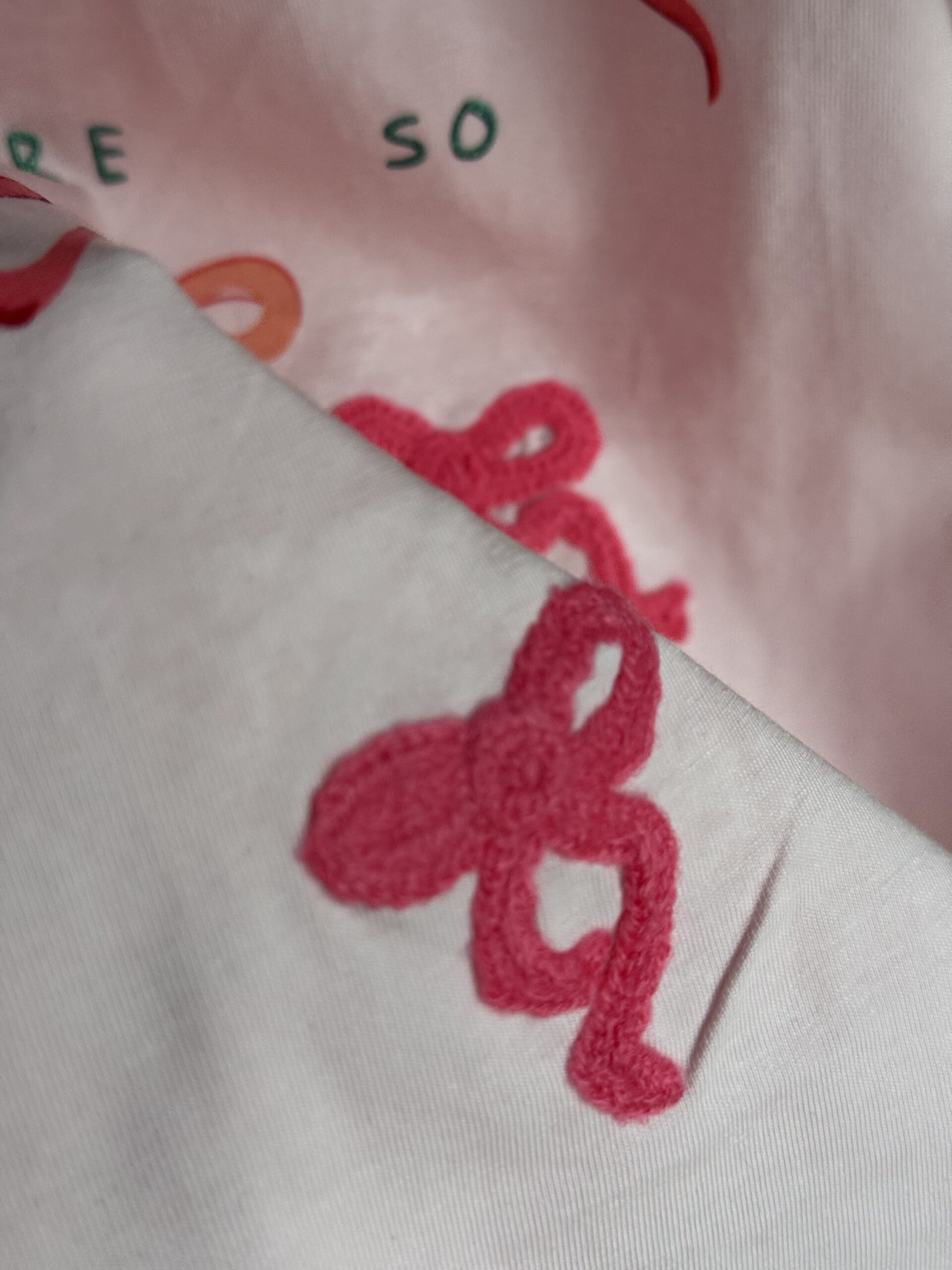 REMERA MOÑO ROSA . LÍNEA IMPORTADA - Imagen 2