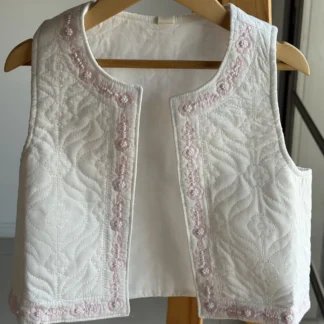 CHALECO FLORAL BLANCO . LINEA IMPORTADA