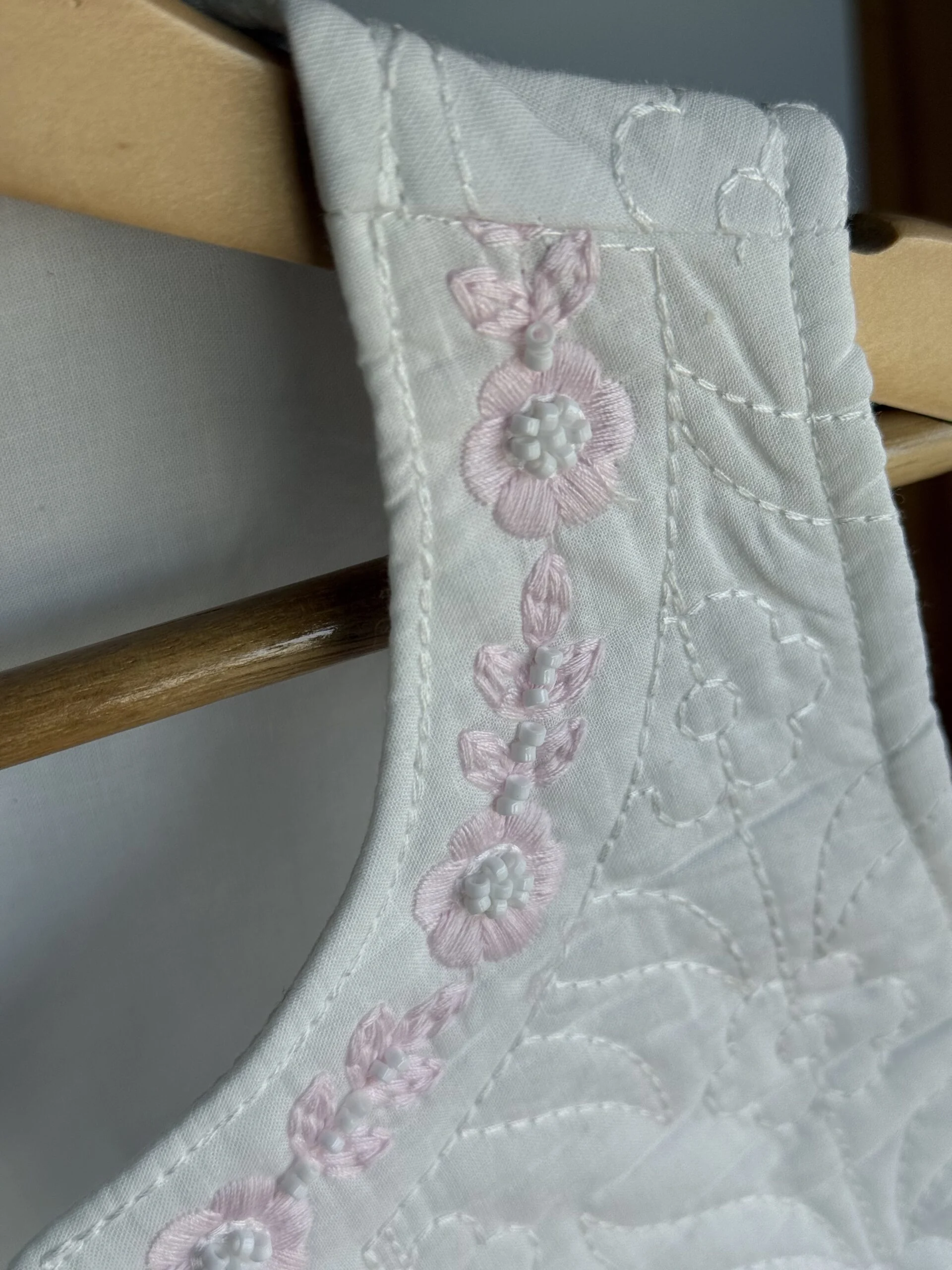 CHALECO FLORAL BLANCO . LINEA IMPORTADA - Imagen 3