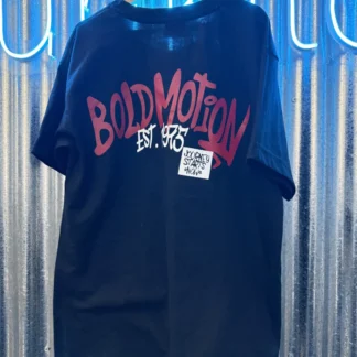 REMERA BOLD MOTION NEGRA