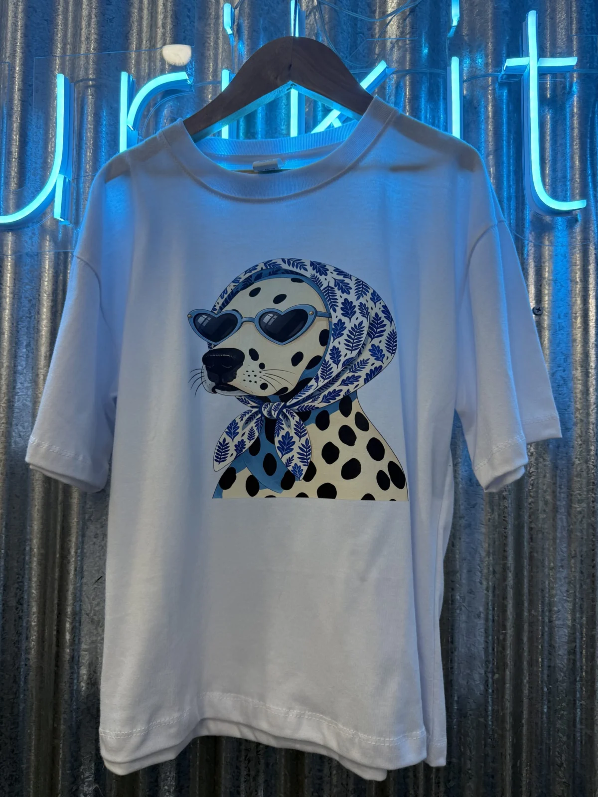 REMERA PERRITO LUNARES BLANCA