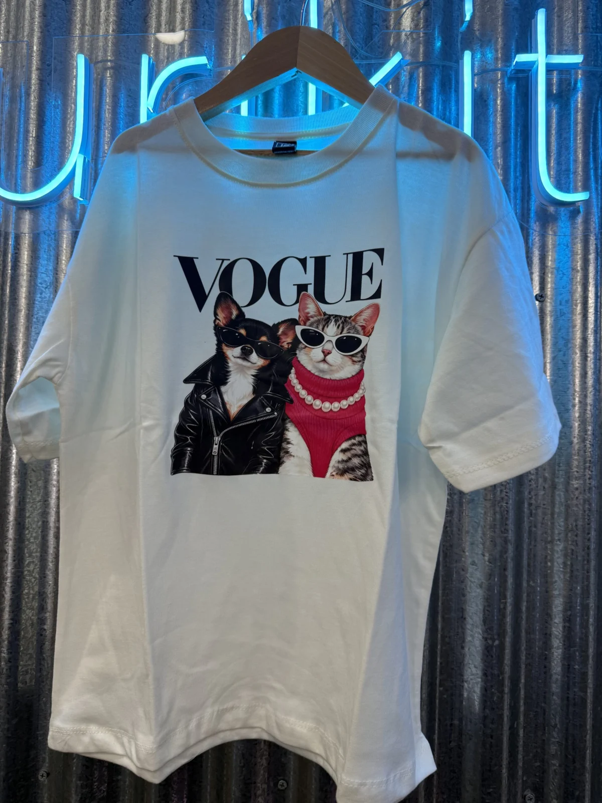 REMERA GATITO VOGUE BLANCA