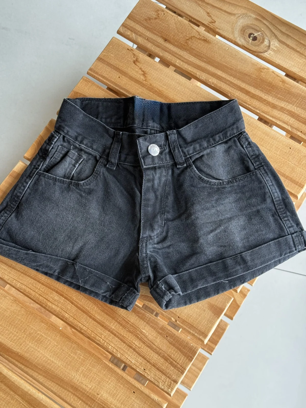 SHORT DENIM ESTRELLAS NEGRO - Imagen 2
