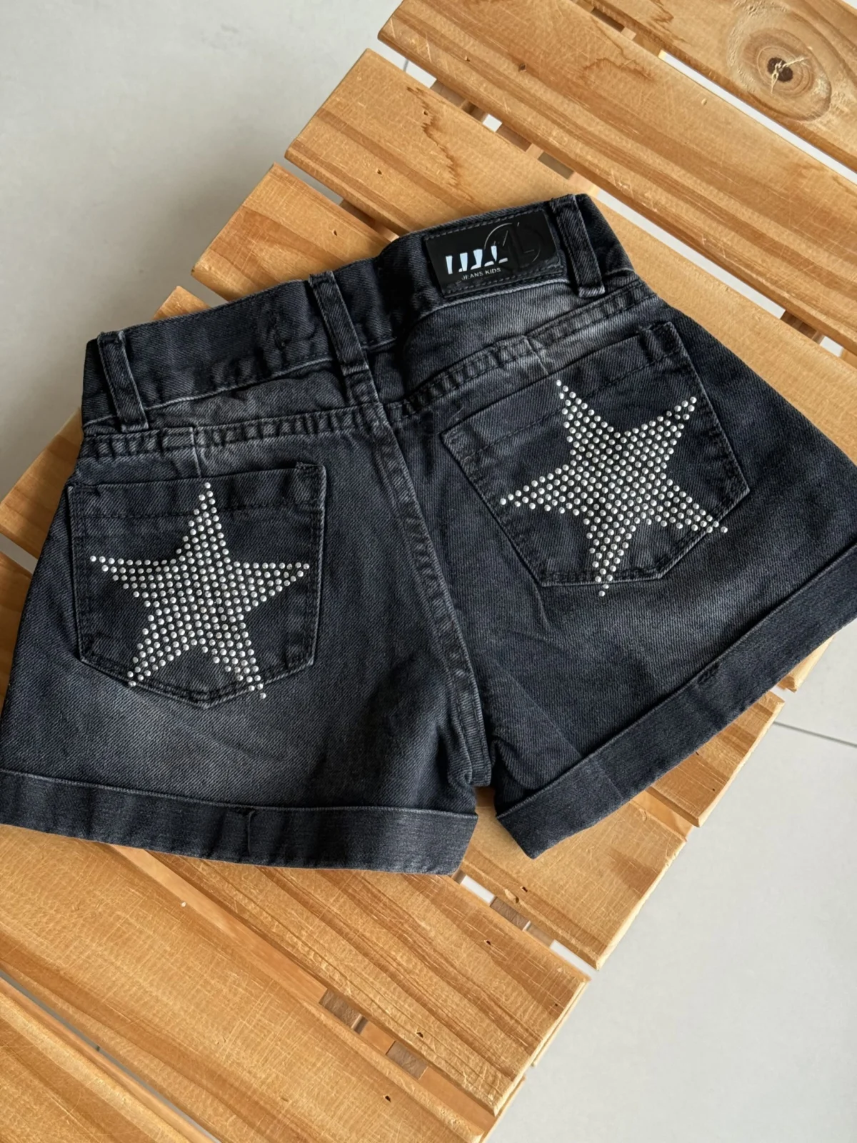 SHORT DENIM ESTRELLAS NEGRO