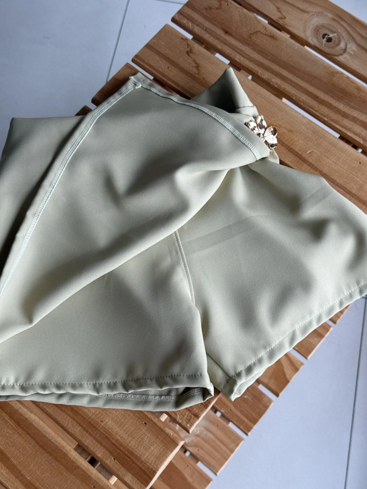 POLLERA SHORT  SASTRERA VERDE APLIQUE - Imagen 4